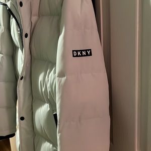 Men’s DKNY Winter Coat, size L, white three quarter length, water resistant